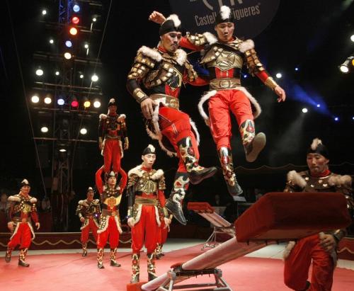 Монгол циркчид алтан медаль хүртжээ